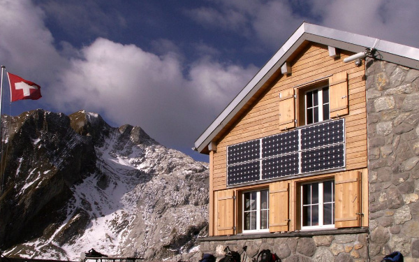 Aussenansicht SAC Zwinglipasshütte