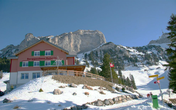 Aussenansicht Berggasthaus Ruhesitz im Winter