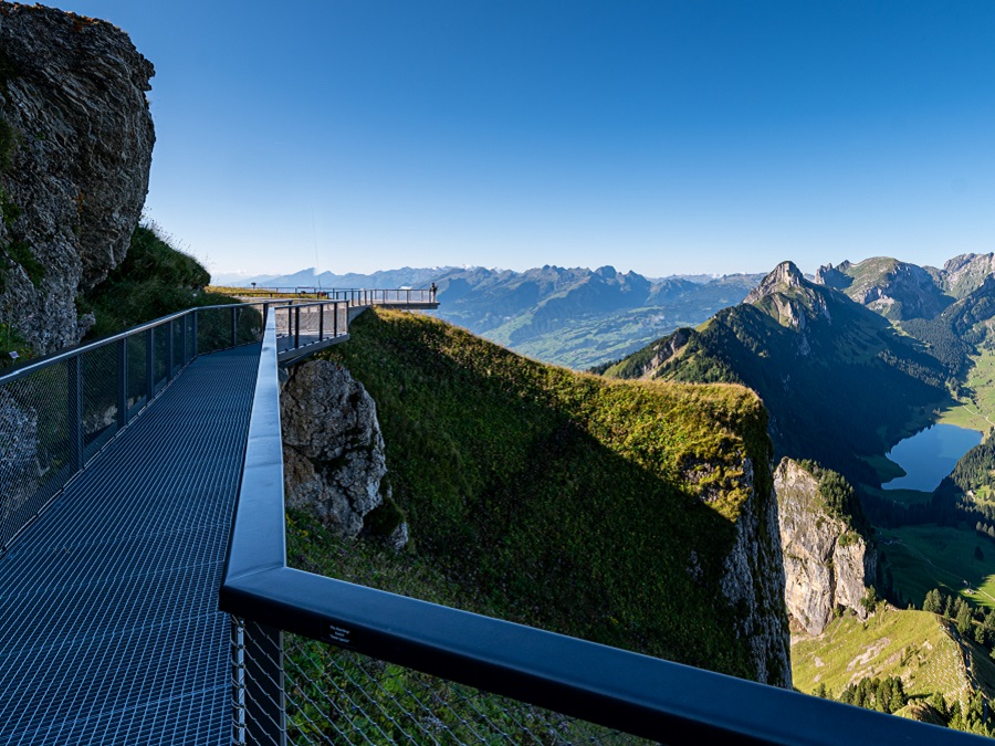 Felsensteg und Plattform von Europa-Rundweg mit Blick Richtung Alpstein